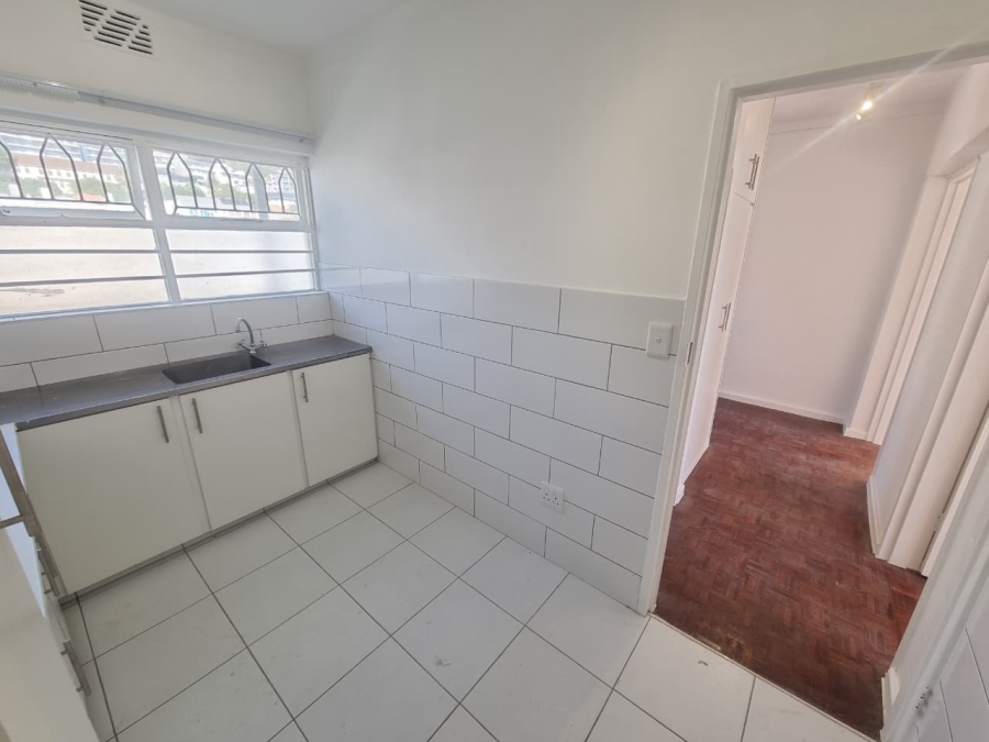 To Let 1 Bedroom Property for Rent in Sea Point Western Cape